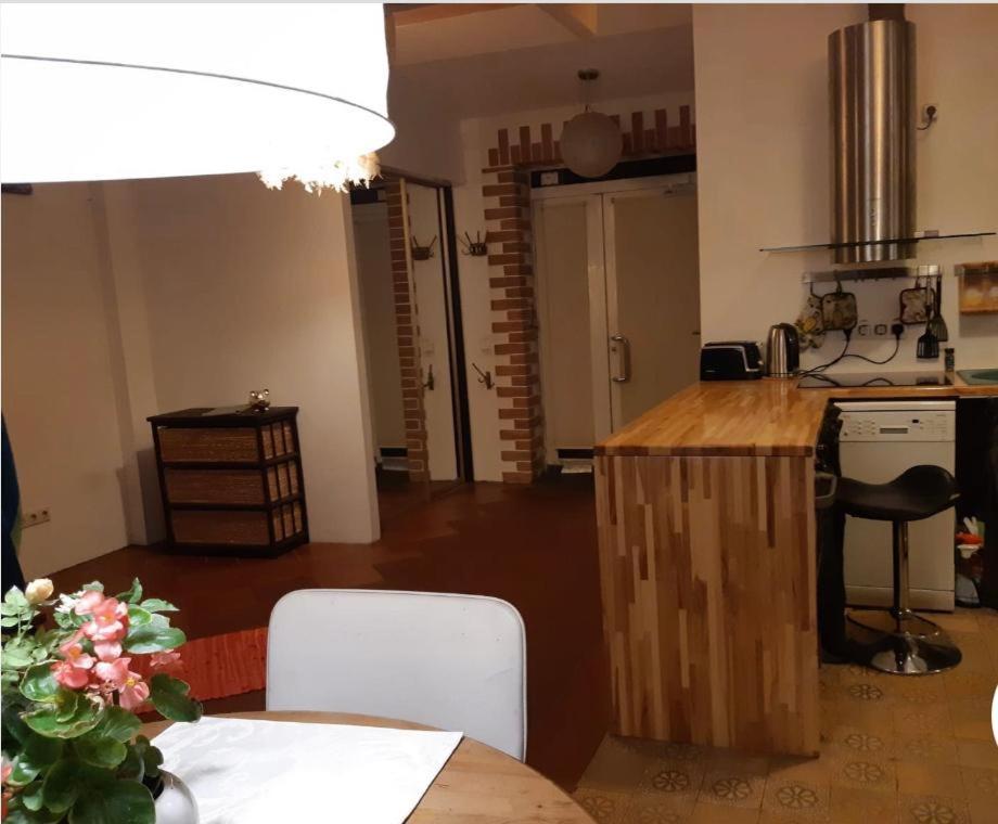 2 Story Studio Apartment Free Parking Included Рига Екстериор снимка